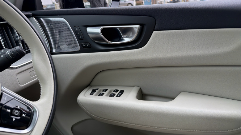 Volvo XC60 2.0 T8 [455] RC PHEV Ultimate Dark 5dr AWD Gtron Estate